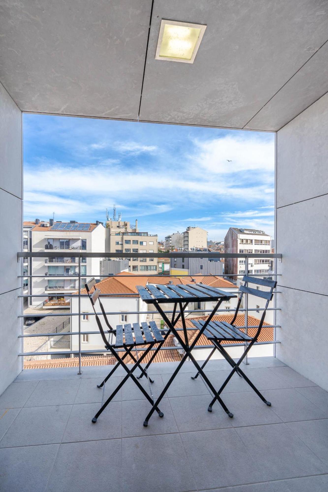 Cedofeita Sunny Apartment - Balcony & Parking Porto Buitenkant foto