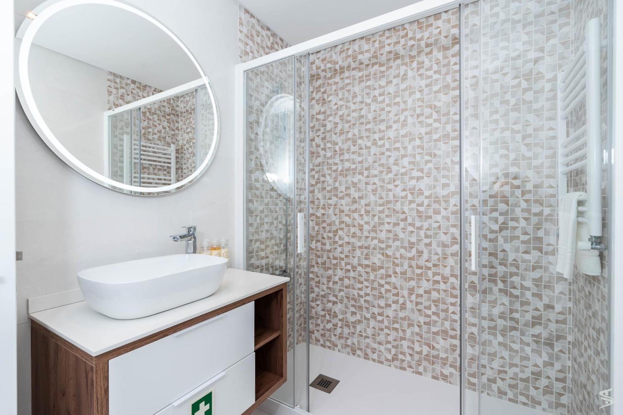 Cedofeita Sunny Apartment - Balcony & Parking Porto Buitenkant foto